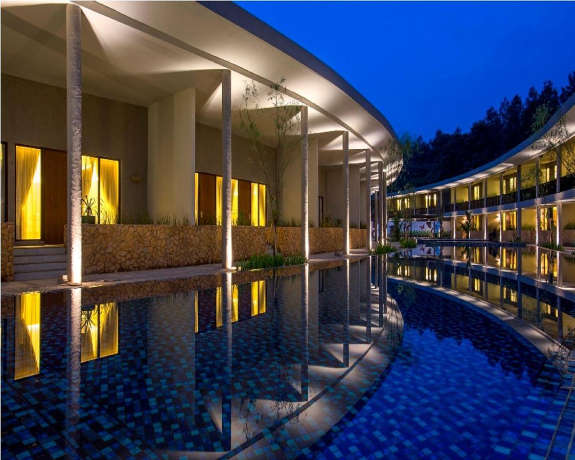 Hotel Neo+ Green Savana Sentul City Bogor Dış mekan fotoğraf